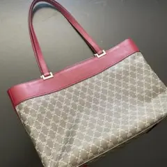 Item thumbnail for item cc0331cf-21fe-4116-a48e-8a65e72b1439