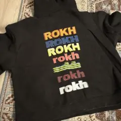 ROKH ロゴプリント プルオーバー パーカー ブラック XS - メルカリ