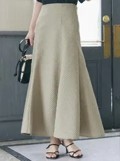 ベージュ フレアスカート テクスチャー仕上げ