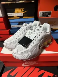新品　定価21,230円　24㎝　NIKE　ナイキ　SHOX R4　ショックス 新品 正規品 25 5㎝ NIKE ナイキ ショックス R4 SHOX R4