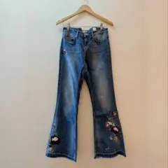 ZARA WOMAN フレアデニム カットオフトルコ製　花 刺繍のサムネイル