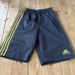 値下げ‼️adidas ハーフパンツ 黒/金色150