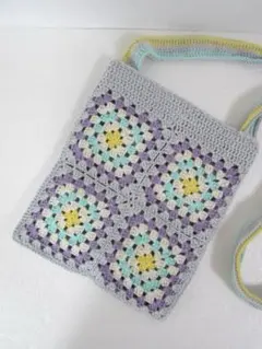 グラニースクエアのショルダーバック