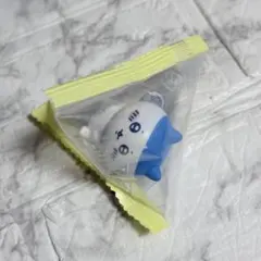 ちいかわ　インテリアミニフィギュア　ハチワレ　パツワレ
