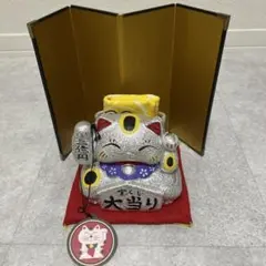 銀色の招き猫 置物　縁起物　金運　宝くじ