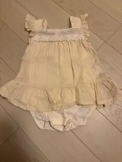 petit main クリーム色 フリル付きベビーワンピース 80
