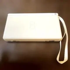 Nintendo DS Lite ホワイト 本体　ソフト３枚付き