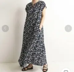 ネイビー花柄マキシ丈ワンピース