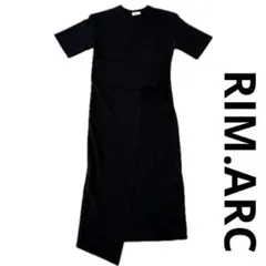 美品！RIM.ARC 半袖デザインワンピース　ブラック　無地　フリーサイズのサムネイル