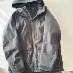 UNIQLO ダウンジャケット カーキ　Mサイズ　裏側スレあり