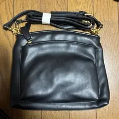 値下げ❣️ブラックショルダーバッグ　新品　黒　鞄　おしゃれ　ポケット