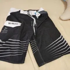 サイズ32 ブラック　ビラボン　サーフパンツ