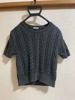 GUグレー ケーブル編み 半袖ニット