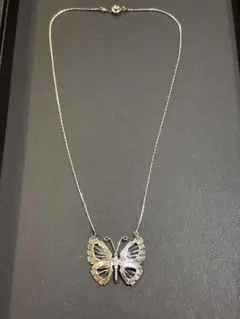 蝶モチーフ ネックレス シルバー色