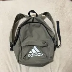 adidas オリーブグリーン リュック