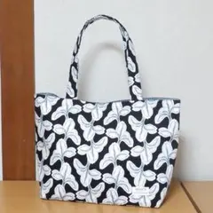 ふ*び様 ハンドメイド★トートバッグ★A4★植物柄（黒）