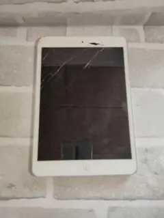 iPad ホワイト シルバー ジャンクだがまだ開けられる