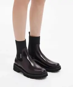 【人気商品・美品】CHARLES & KEITH サイドゴアブーツ ブラックのサムネイル