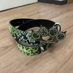 グリーンとブラックのスネークスキンベルト