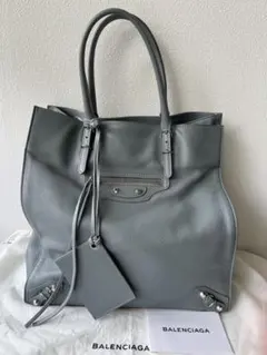 BALENCIAGA バレンシアガ　ぺーパートートレザーバックのサムネイル