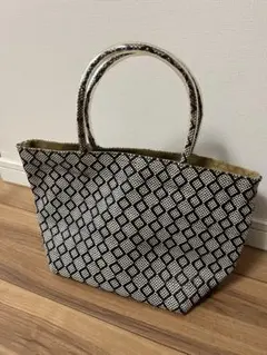 a jolie アジョリー　トートバッグ 黒と白のダイヤモンドパターン