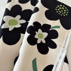 グリーン・黒　大花柄コットン生地