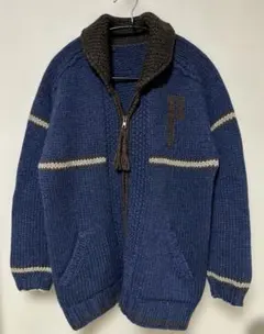 ネイビーニットのジップアップブルゾン