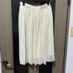 ショコラフィネローブ　アイボリー プリーツスカート ひざ丈