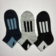 ボーイズ、キッズ用のadidasソックス3足