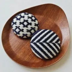 こぎん刺し　ハンドメイドブローチ　紺×白