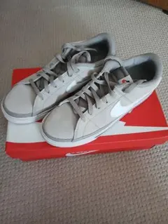 NIKE スニーカー コ－トレガシースエ－ド　26cm