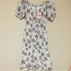 新品タグ付き‼️定価9000円 リズリサ ワンピース 花柄 フリル