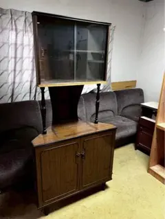 ブラウン木製トールキャビネット ガラス扉付き - メルカリ