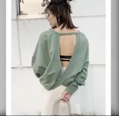 GYDA BACKクロス ブリーチスウェットTOPSのサムネイル
