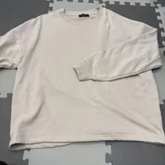 ベージュ　クルーネック トレーナー
