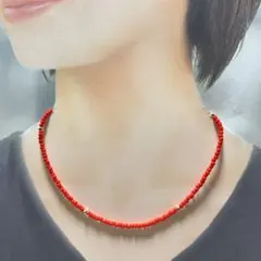 15. 赤いビーズのシンプルネックレス