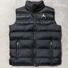 NIKE ナイキ エアジョーダン ダウンベスト ロゴ Mサイズ ブラックのサムネイル