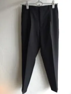 【美品】GU　Мサイズ　ストレッチテーパードパンツ　黒