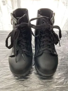 キッズ19センチ　ショートブーツ　黒色