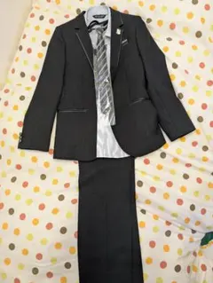 フォーマルスーツ 黒 ストライプシャツ付き