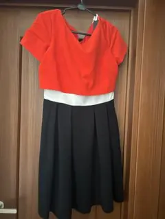 MAX&Co. 赤黒 半袖ひざ丈ワンピースのサムネイル
