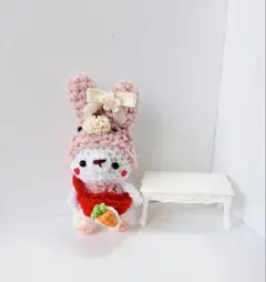 【もっちりふわふわ〜うさぎ】あみぐるみ　ハンドメイド　人参ポシェット　少し大きめのサムネイル