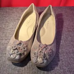 REGAL バレエシューズ　花びらモチーフ　シルバー