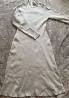 GRL クリーム色 長袖タートルネックワンピース スリット入り