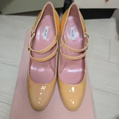 miu miu エナメル ダブルストラップ パンプス ベージュのサムネイル