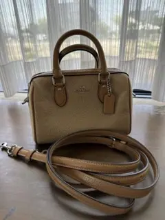 Coach ベージュ レザー ショルダーバッグ