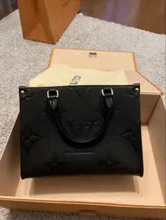 LOUIS VUITTON オンザゴー PM ブラックのサムネイル