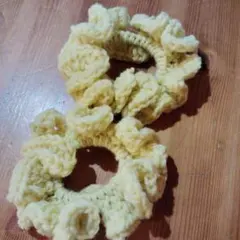 編み物　鍵あみ　黄色フリル毛糸シュシュ2個セット