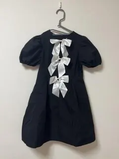 黒リボン付きワンピース
