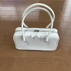 新品　ホワイト レザーハンドバッグ